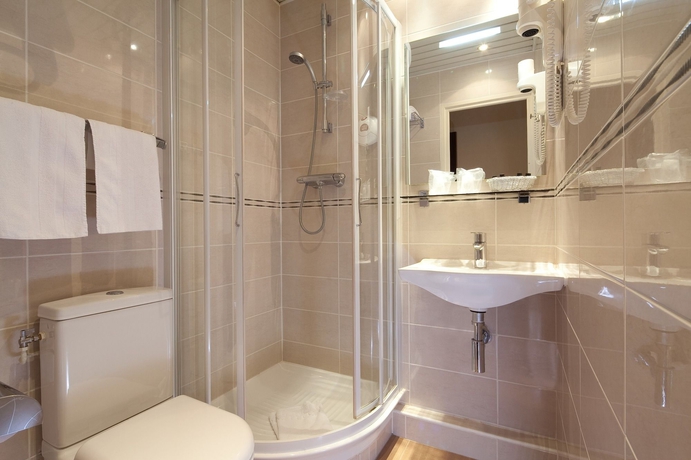 Imagen de la habitación del Hotel The Originals City Paix Republique. Foto 16