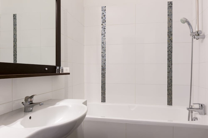 Imagen de la habitación del Hotel The Originals City, Paris Sud, Orly-draveil. Foto 9