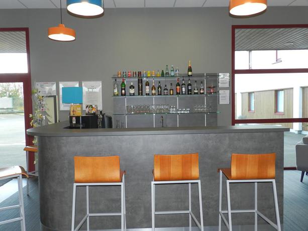 Imagen del bar/restaurante del Hotel The Originals City, Plume. Foto 3