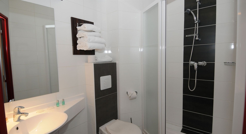 Imagen de la habitación del Hotel The Originals City, Pont Rouge, Carcassonne. Foto 6