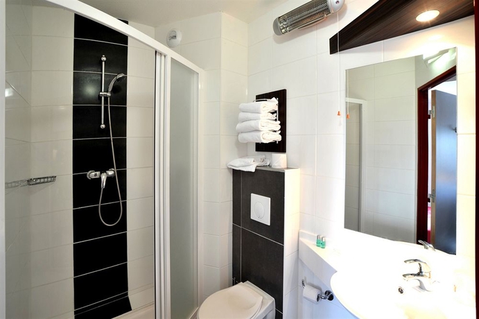 Imagen de la habitación del Hotel The Originals City, Pont Rouge, Carcassonne. Foto 11