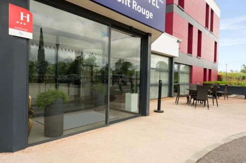 Imagen de los exteriores del Hotel The Originals City, Pont Rouge, Carcassonne. Foto 8