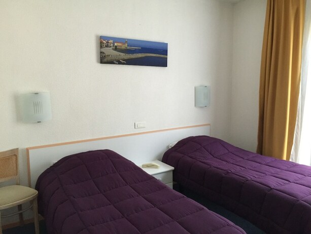 Imagen general del Hotel The Originals City, Relax'otel, Le Barcarès. Foto 2