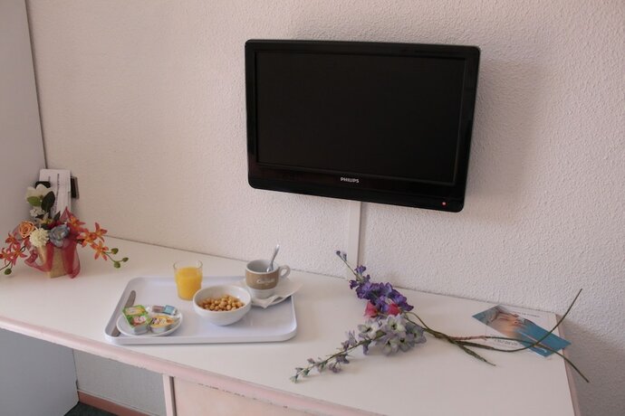 Imagen general del Hotel The Originals City, Relax'otel, Le Barcarès. Foto 3