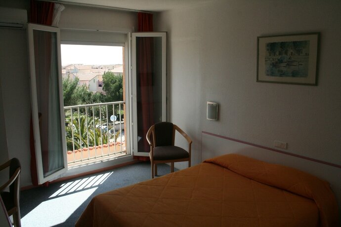 Imagen general del Hotel The Originals City, Relax'otel, Le Barcarès. Foto 8