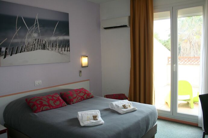 Imagen general del Hotel The Originals City, Relax'otel, Le Barcarès. Foto 9