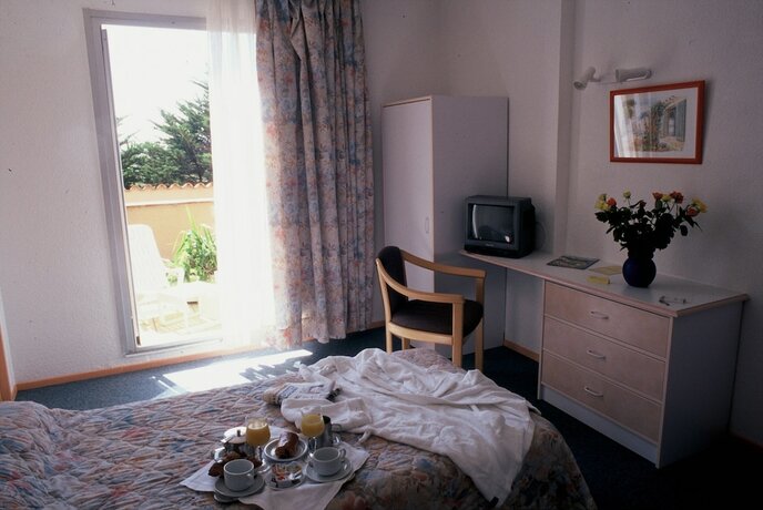 Imagen general del Hotel The Originals City, Relax'otel, Le Barcarès. Foto 11