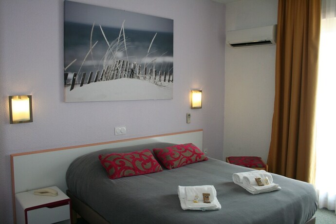 Imagen de la habitación del Hotel The Originals City, Relax'otel, Le Barcarès. Foto 21