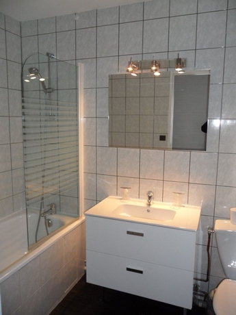 Imagen de la habitación del Hotel The Originals City, Restaurant L'Ormichal Dijon Sud. Foto 4