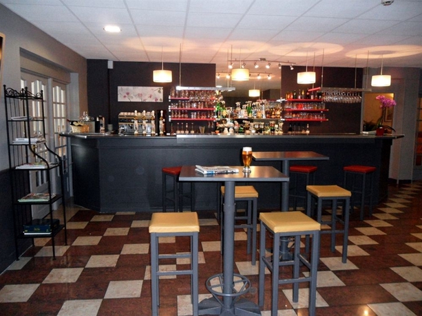 Imagen del bar/restaurante del Hotel The Originals City, Restaurant L'Ormichal Dijon Sud. Foto 3