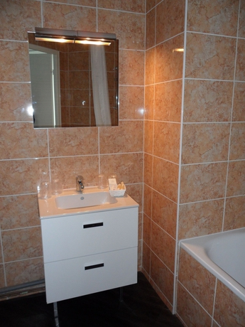Imagen de la habitación del Hotel The Originals City, Restaurant L'Ormichal Dijon Sud. Foto 9