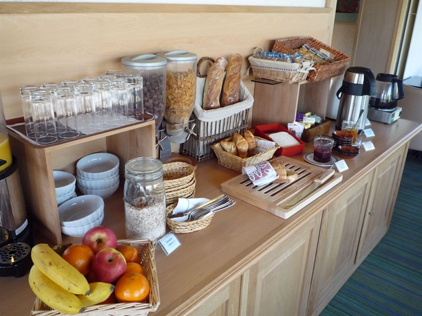 Imagen del bar/restaurante del Hotel The Originals City, Rey Du Mont Sion. Foto 5