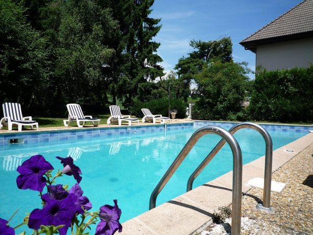 Imagen de la piscina del Hotel The Originals City, Rey Du Mont Sion. Foto 15