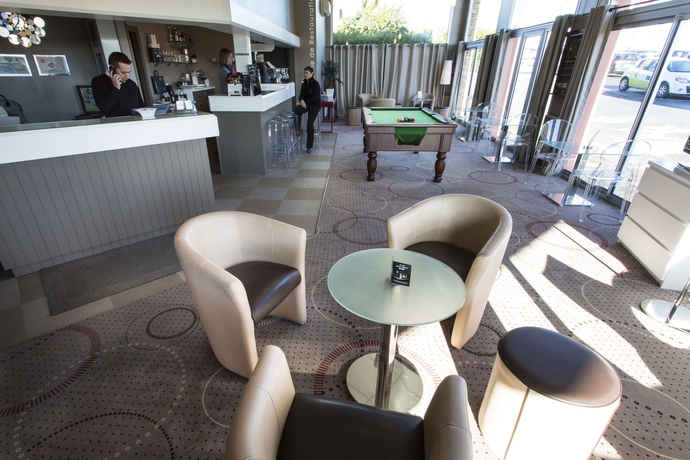 Imagen de los interiores del Hotel The Originals City, Solana, Niort Est. Foto 17