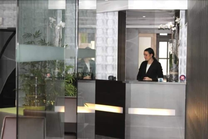 Imagen de los interiores del Hotel The Originals Du Grand Monarque. Foto 19