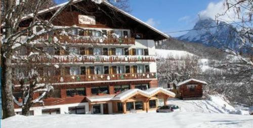 Imagen general del Hotel The Originals Le Bois Joli (ex Relais Du Sil. Foto 2