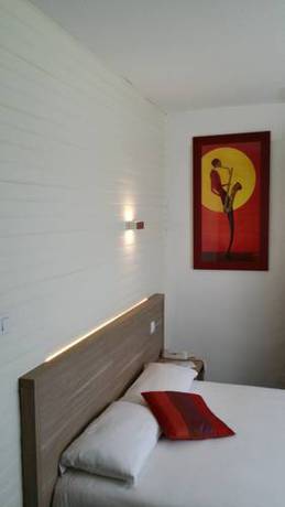 Imagen de la habitación del Hotel The Originals Les Oc&eacute;anes. Foto 3
