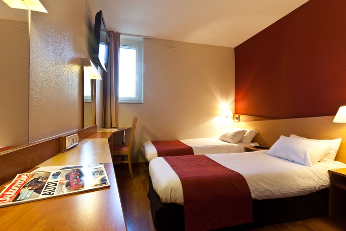 Imagen de la habitación del Hotel The Originals Marseille Aéroport. Foto 7