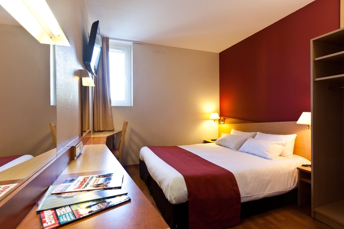 Imagen de la habitación del Hotel The Originals Marseille Aéroport. Foto 12