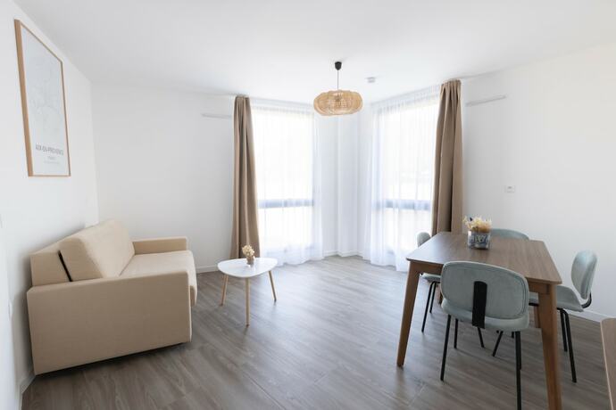 Imagen de la habitación del Hotel The Originals Résidence Aix Schuman. Foto 16