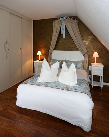 Imagen de la habitación del Hotel The Originals Relais, Le Verger Des Ch&acirc;teaux. Foto 3