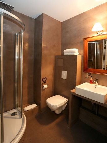 Imagen de la habitación del Hotel The Originals Relais, Le Verger Des Ch&acirc;teaux. Foto 4