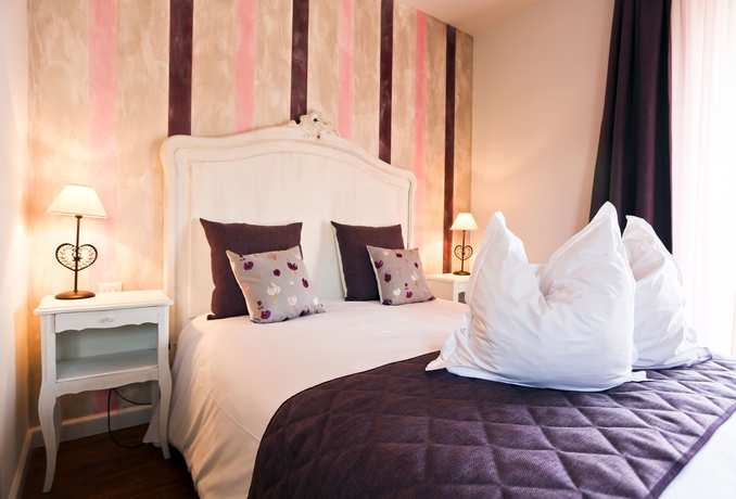 Imagen de la habitación del Hotel The Originals Relais, Le Verger Des Ch&acirc;teaux. Foto 6