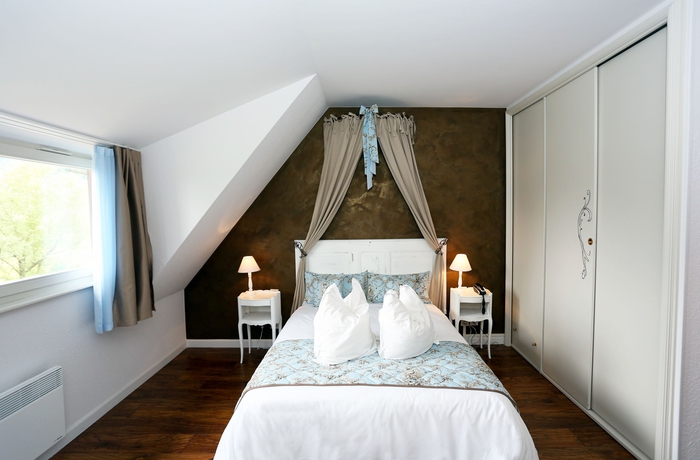 Imagen de la habitación del Hotel The Originals Relais, Le Verger Des Ch&acirc;teaux. Foto 7