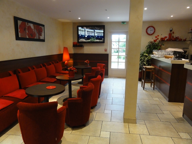 Imagen del bar/restaurante del Hotel The Originals Relais, Restaurant Les Coquelicots. Foto 2