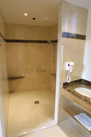 Imagen de la habitación del Hotel The Originals Relais, St Laurent. Foto 15