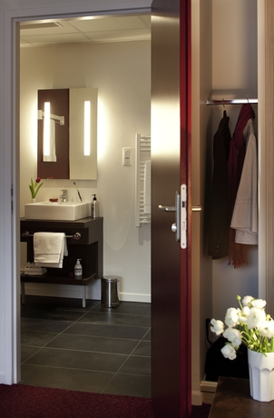 Imagen de la habitación del Hotel The Originals Residence, Kosy s Grenoble Les Cèdres. Foto 10