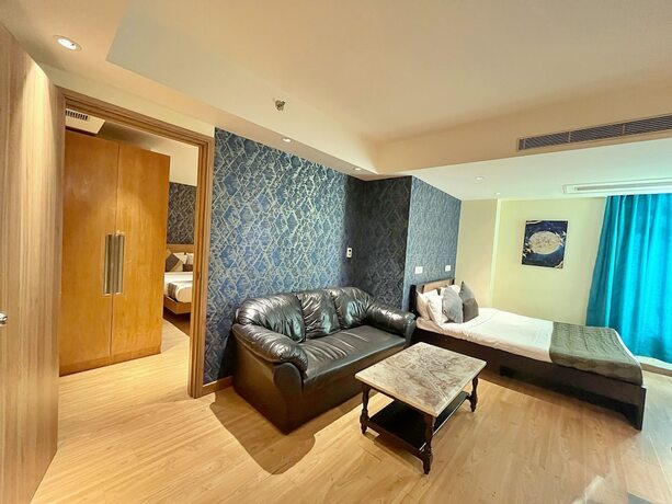 Imagen de la habitación del Hotel The Orion Plaza. Foto 17