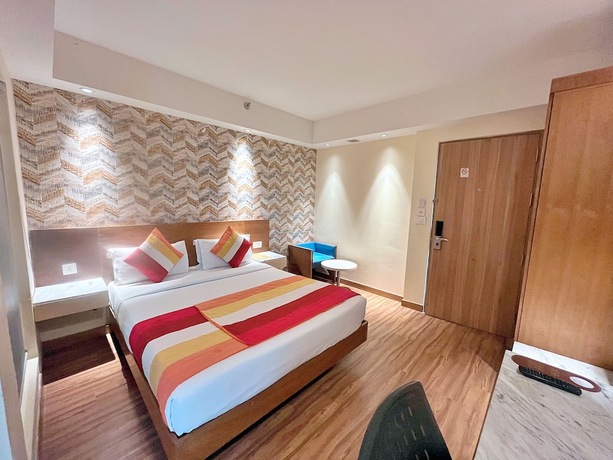Imagen de la habitación del Hotel The Orion Plaza. Foto 20