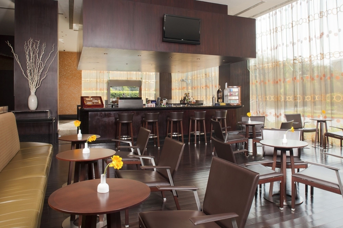 Imagen del bar/restaurante del Hotel The Oterra Bengaluru Electronics City. Foto 3