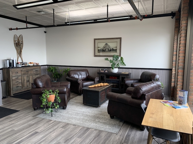 Imagen de los interiores del Hotel The Outpost. Foto 18