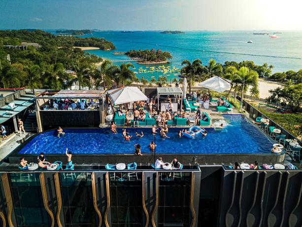 Imagen de la piscina del Hotel The Outpost Sentosa By Far East Hospitality (sg Clean). Foto 7