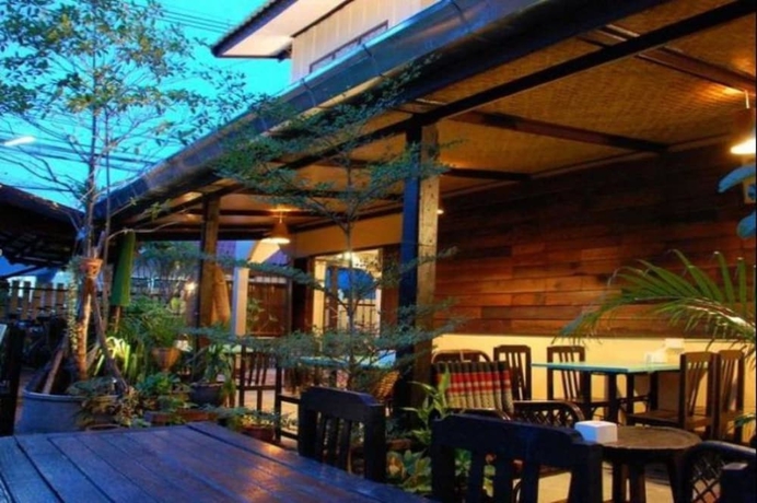 Imagen del bar/restaurante del Hotel The Outside Inn. Foto 3