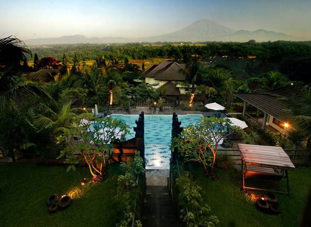 Imagen de la piscina del Hotel The Oxalis Regency Magelang. Foto 20