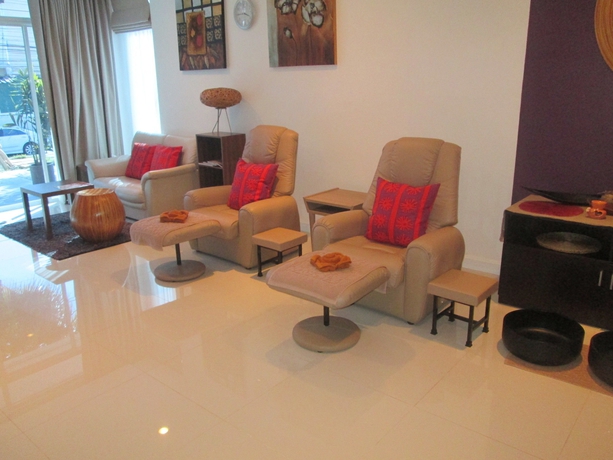 Imagen de la piscina del Hotel The Pago Design Phuket. Foto 15