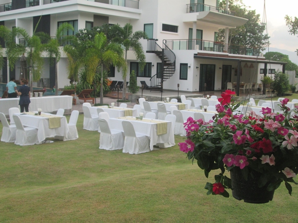 Imagen del bar/restaurante del Hotel The Pago Design Phuket. Foto 2