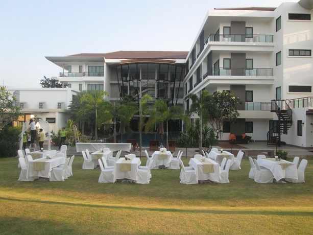 Imagen del bar/restaurante del Hotel The Pago Design Phuket. Foto 9