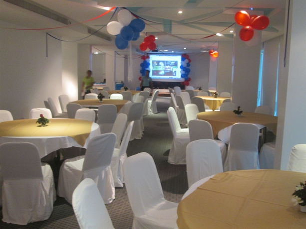 Imagen del bar/restaurante del Hotel The Pago Design Phuket. Foto 10