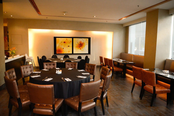 Imagen del bar/restaurante del Hotel The Palace Kota Kinabalu. Foto 3