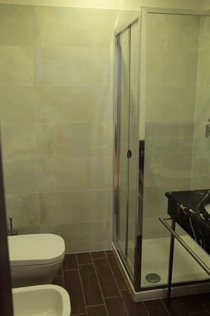 Imagen de la habitación del Hotel The Palace Suites and Apartments. Foto 3