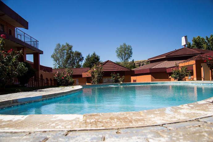 Imagen de la piscina del Hotel The Palace, Thabana Tsuana. Foto 20