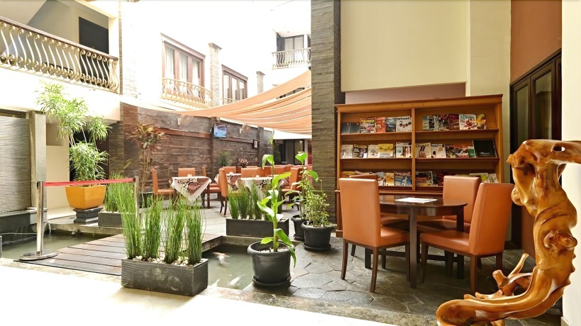 Imagen del bar/restaurante del Hotel The Palais Dago. Foto 5