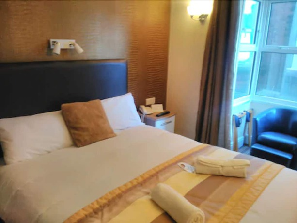 Imagen de la habitación del Hotel The Palm Court. Foto 12