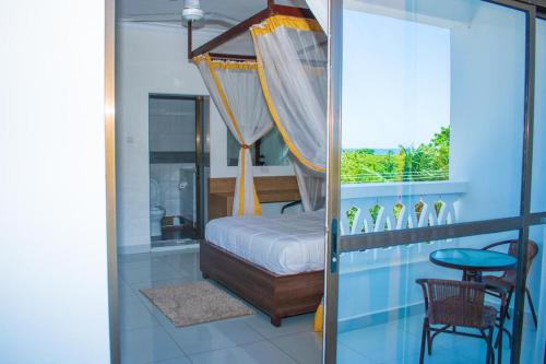 Imagen de la habitación del Hotel The Palm Diani Resort. Foto 18