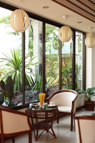 Imagen de los interiores del Hotel The Palm Garden. Foto 10