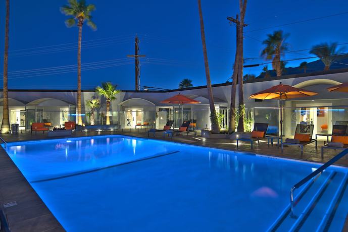 Imagen de la piscina del Hotel The Palm Springs. Foto 19
